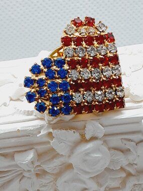 New patriotic heart Put'em Pin